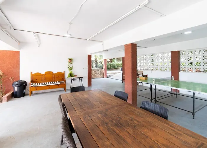 Charming House With Private Tennis Court And Pool