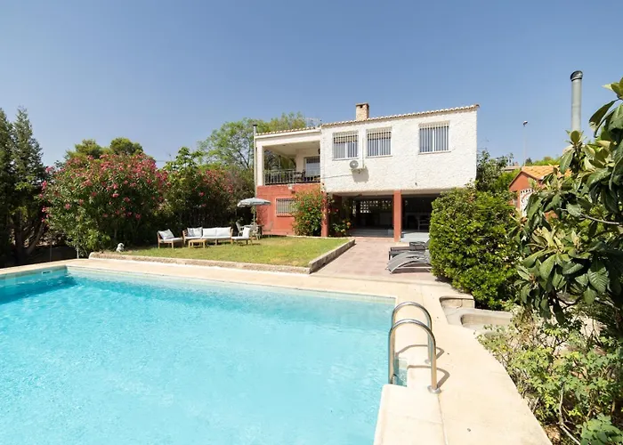 Charming House With Private Tennis Court And Pool