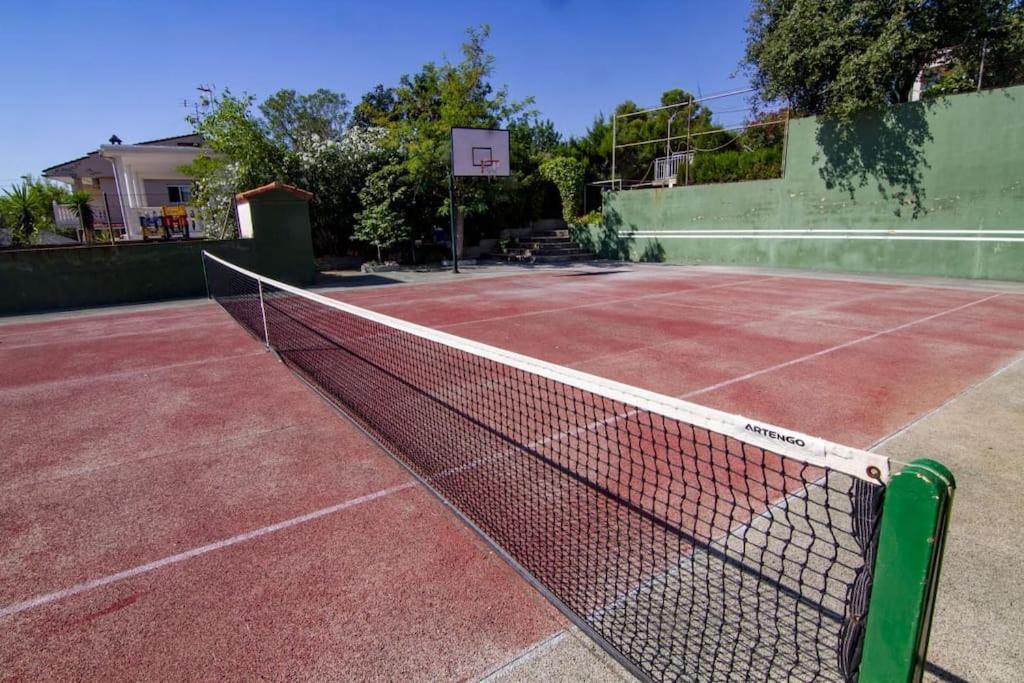 Charming House With Private Tennis Court And Pool Villa *