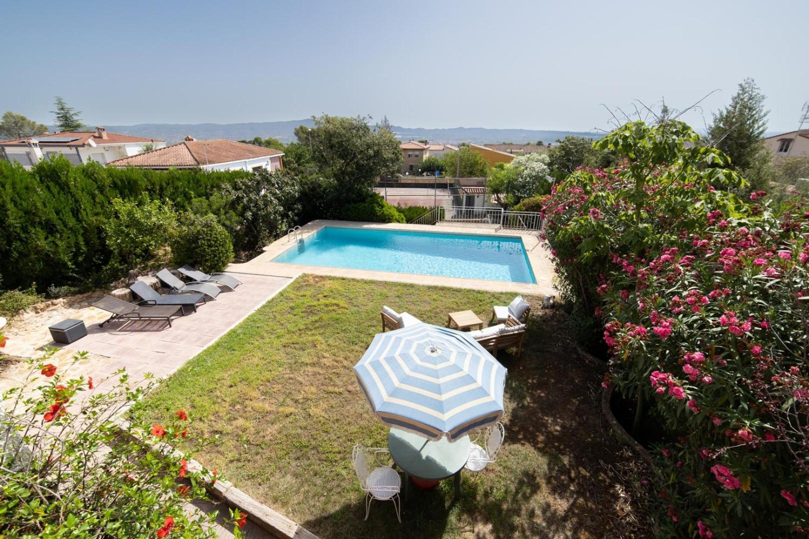 Charming House With Private Tennis Court And Pool Villa